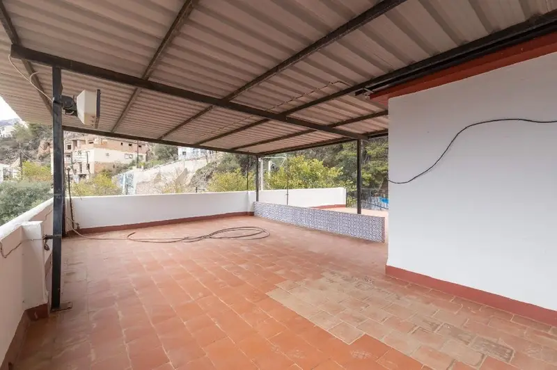 Casa con Vistas en Otívar Ideal para Vivir o Inversión Turística