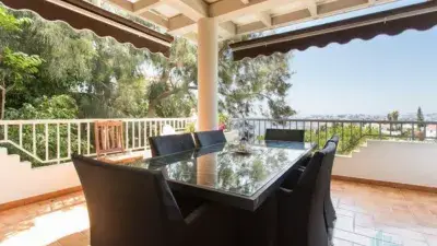 Chalet en Velilla Taramay con Vistas al Mar y Piscina Climatizada
