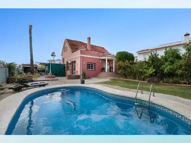 Casa Villa 8 Dormitorios San Luis Sabinillas Piscina Jardin