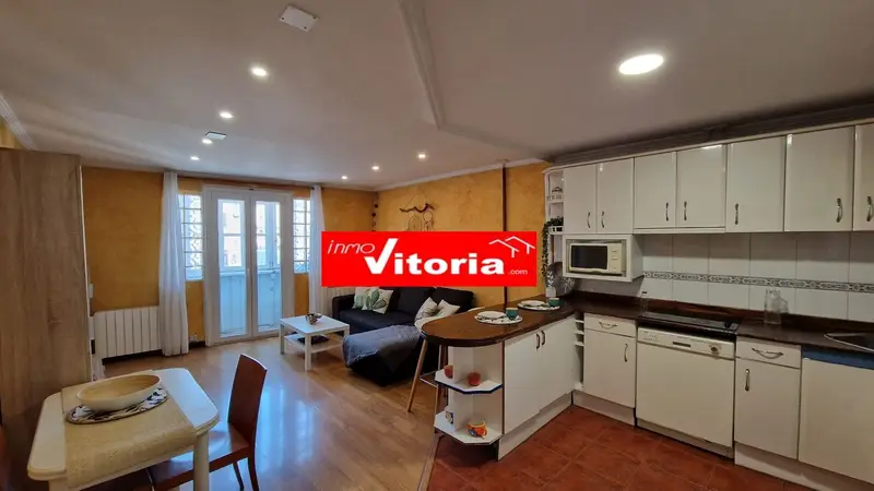 Venta piso Casco Viejo Vitoria Gasteiz 2 habitaciones amueblado
