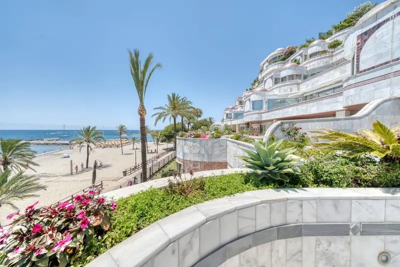 Apartamento en Puerto Banus 3 Dormitorios 3 Baños Lujo Primera Linea Playa
