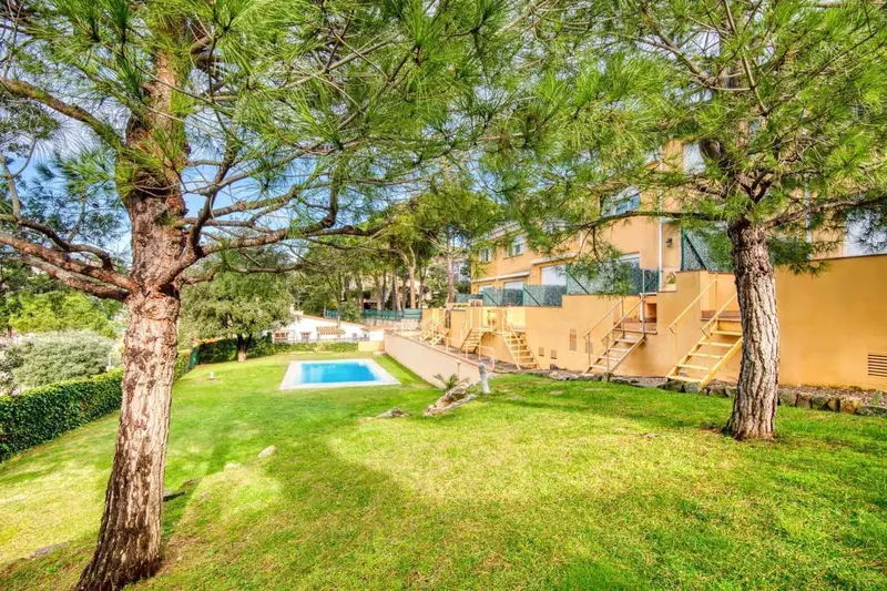 Chalet en venta en Platja d Aro con piscina y jardin privado