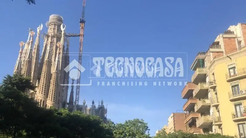 Inversion Barcelona: Edificio con Local y Vivienda
