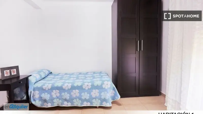 Habitacion en piso compartido Los Remedios Sevilla