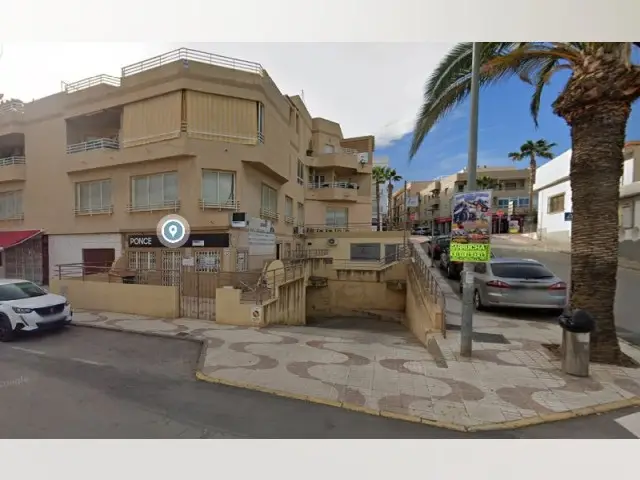 Premisas Comerciales en Garrucha 150m2 60m2 Terraza