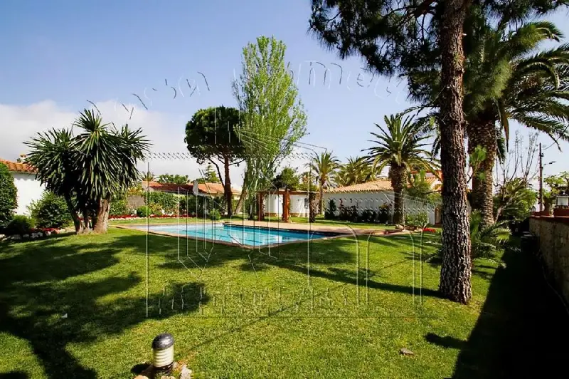 Venta Chalet con Chimenea Miami Playa 2 Casas y Estudio