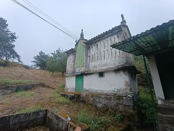 Casa con Vistas a la Ría de Pontevedra para Restaurar