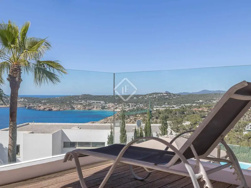 Villa de Lujo en Ibiza con Vistas al Mar