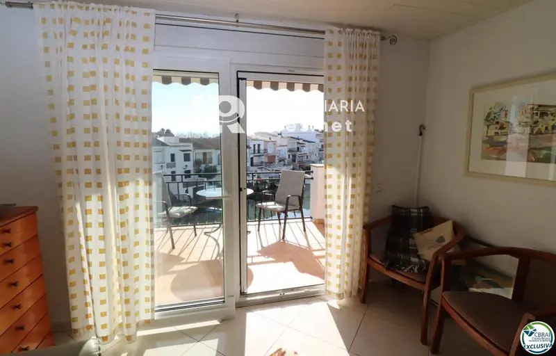 Apartamento en Empuriabrava con Vistas al Canal