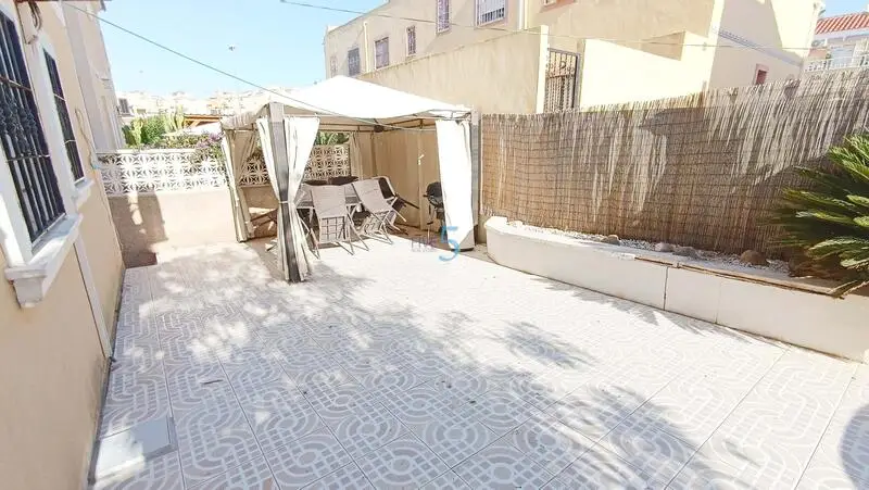 Villa de 2 Dormitorios en Villamartín Orihuela