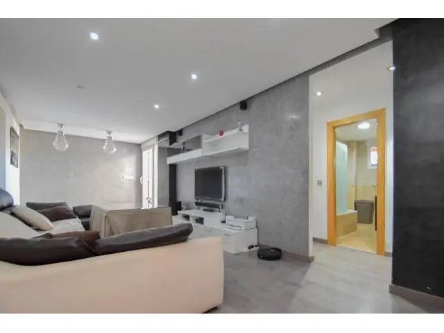 Piso en Las Gabias con 2 Garajes y Terraza de 45m2