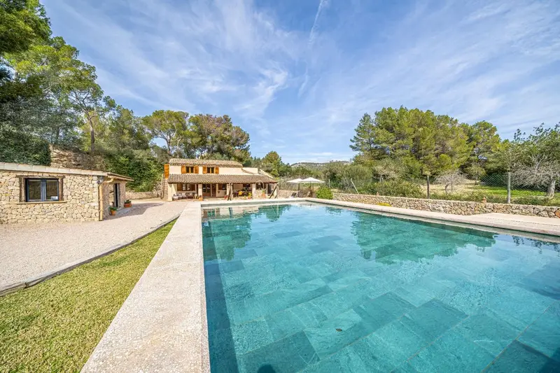 Finca Rústica de Lujo en Calvià con Piscina y Garaje para Coches Eléctricos