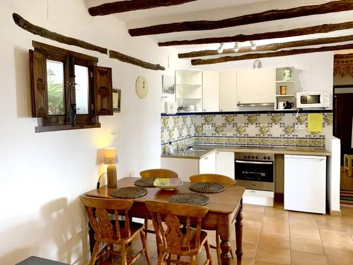 Cortijo de 4 Dormitorios con Negocio Turistico