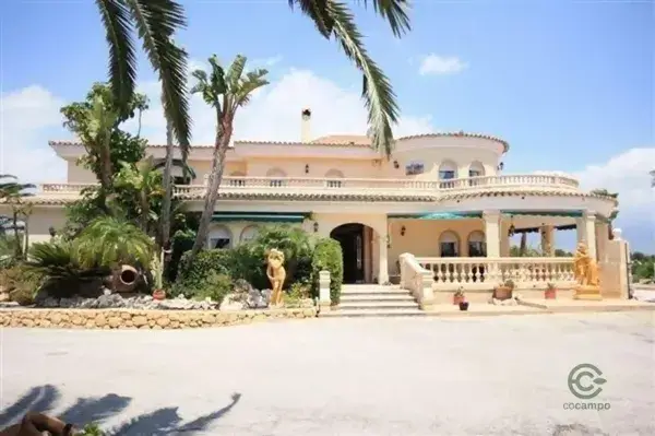 Casa en Alfaz del Pi con Vistas Panorámicas y Gran Parque