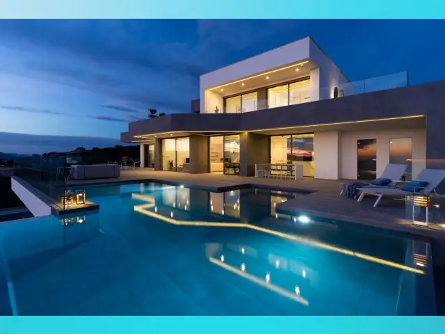 Casa-Villa de 4 Dormitorios en venta Cumbre Del Sol, España
