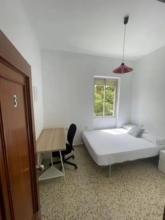 Apartamento en alquiler M	laga Calle Teniente D	 az Corpas