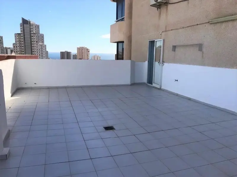 Venta 	tico con piscina Pueblo Levante Benidorm