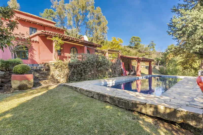 Villa de Lujo en Benahavis 5 Dormitorios Jardin Privado