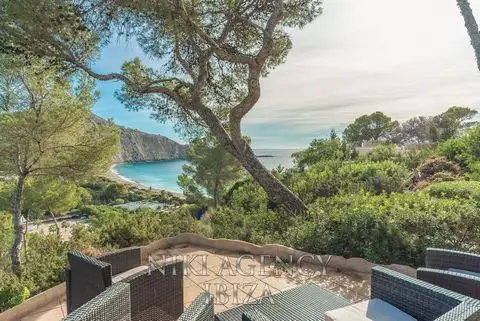 Casa en Cala Yondal con Vistas al Mar