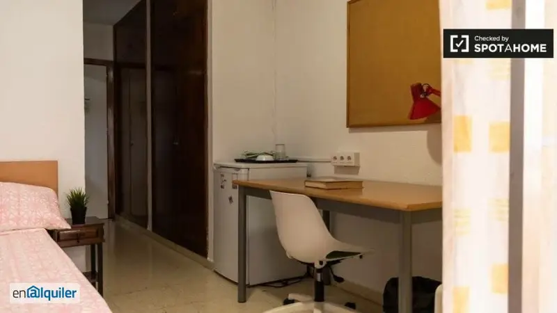 Estudio en Granada para Estudiantes con Balcón y Aire Acondicionado