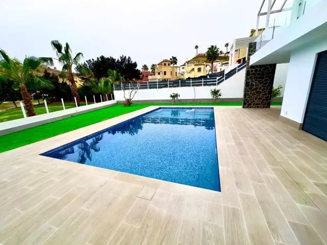 Villa de Lujo en Ciudad Quesada con Vistas al Golf