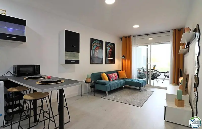 Apartamento en Empuriabrava con Vistas al Lago