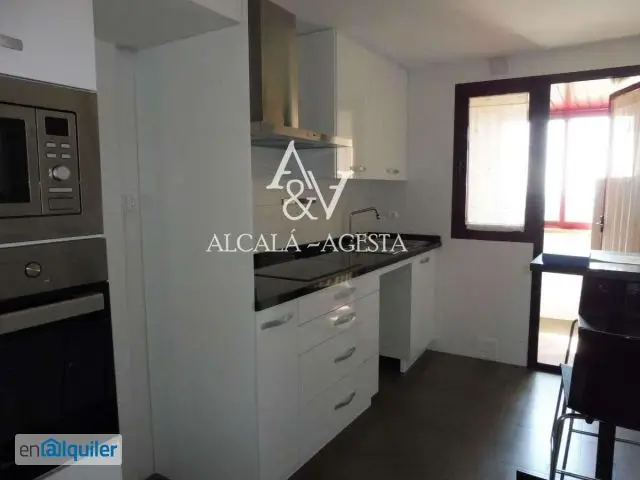 Alquiler Piso Piscina Trastero Genil El Serrallo