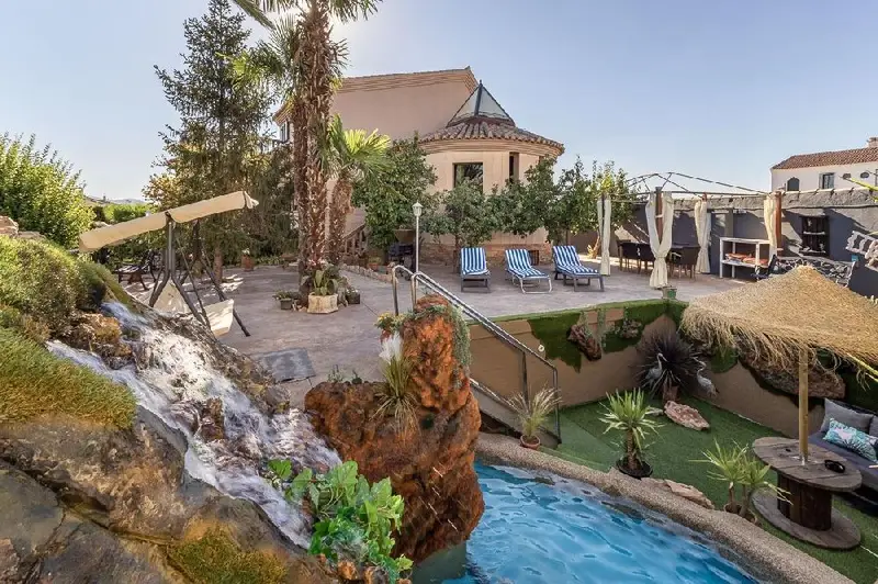 Venta Chalet con Piscina en Iznalloz