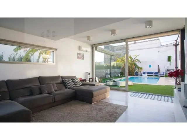 Chalet Unifamiliar Moderno en Son Puig con Piscina
