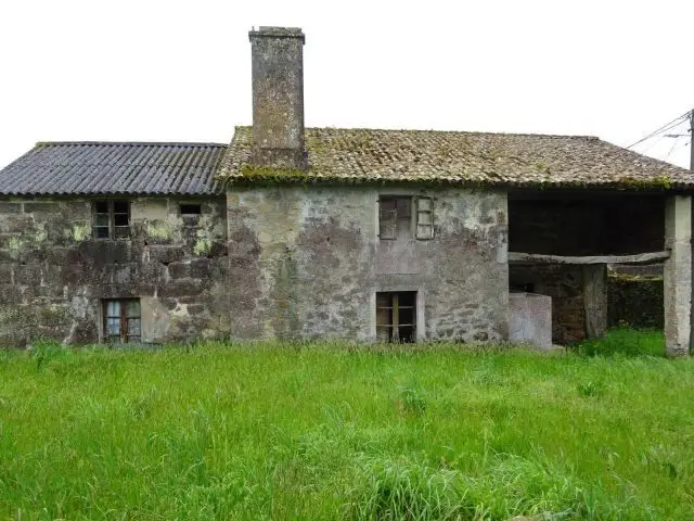 Casa de Piedra con Almacén en Bastavales Brión