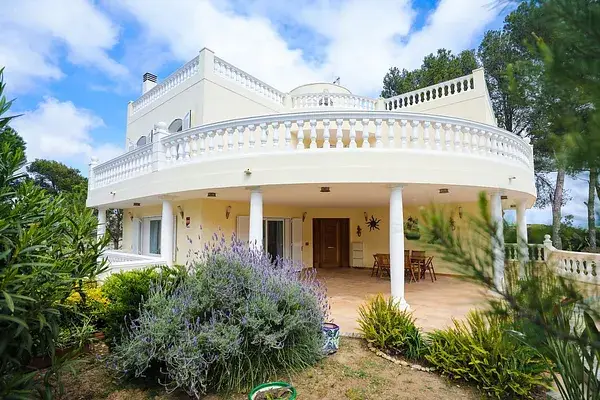 Villa de Lujo en Costa Brava con Vistas al Mar