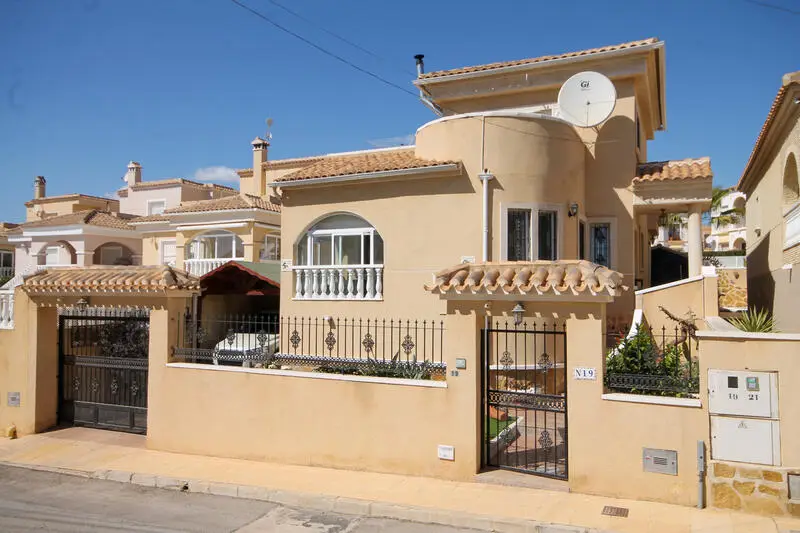 Villa en Venta San Miguel de Salinas 3 Dormitorios Piscina Vistas al Mar