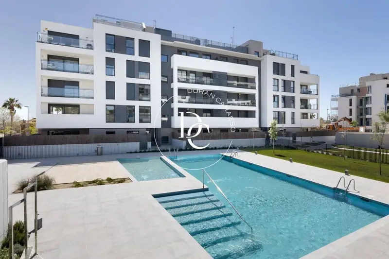 Apartamento en Vilanova i la Geltrú con Jardín y Piscina