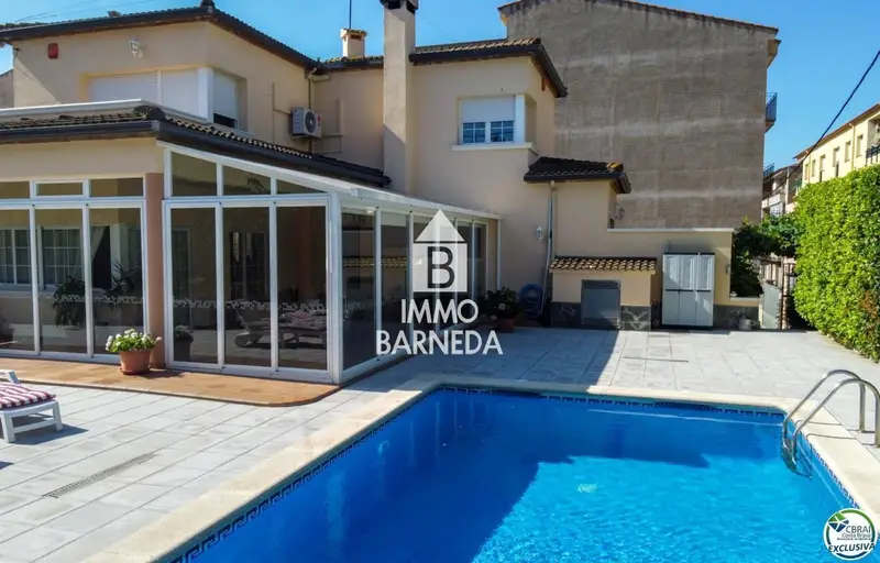 Chalet en Venta en Roses Girona cerca de la Playa