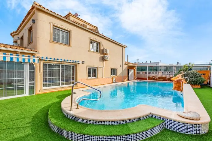 Chalet 4 Dormitorios en Venta El Chaparral