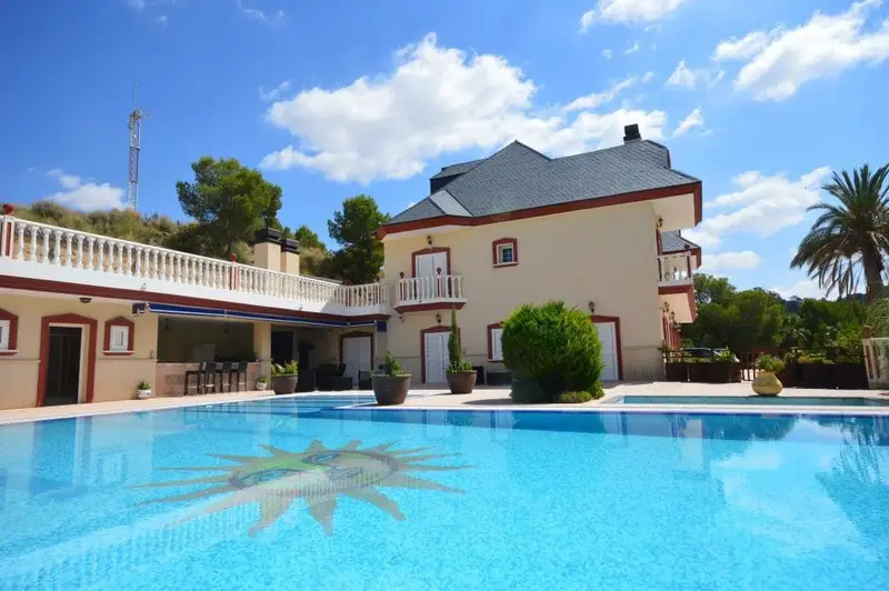 Chalet de Lujo en Jumilla con Piscina Gran Capacidad