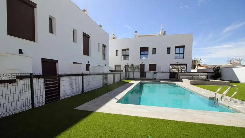 Villa en Pilar de la Horadada con Jardin y Piscina