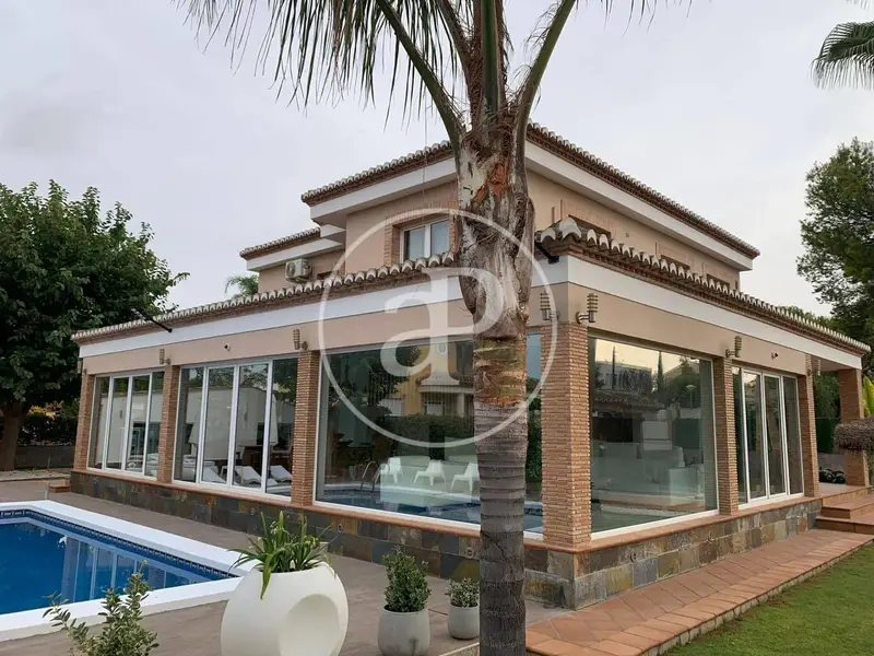 Chalet en Bétera con Piscina y 9 Habitaciones