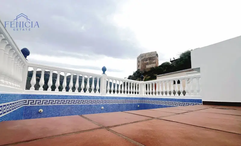 Casa en V	alez de Benaudalla con Piscina y Vistas a la Monta	ña