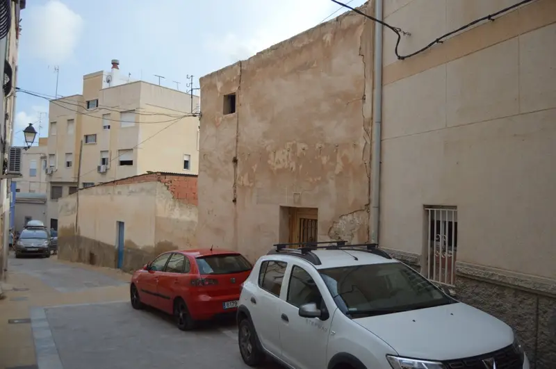 Venta Solar en Biblioteca Crevillent 65m2