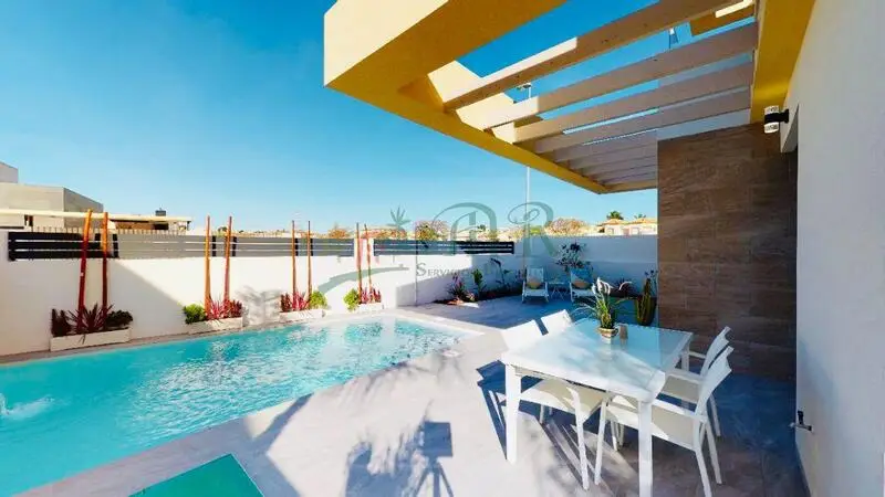Villa en Los Montesinos cerca de campos de golf y playas