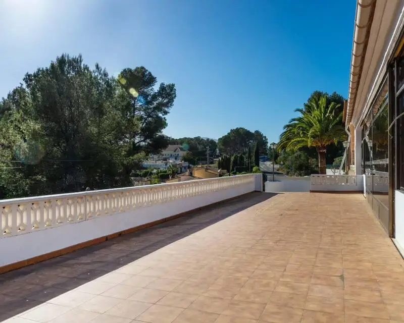 Local Comercial con Terraza en Alcalali