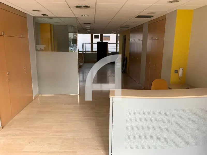Local Comercial en Granollers 177m2 Dos Plantas Salida Dos Calles