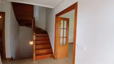 Casa en Venta en Hinojedo 4 Habitaciones Jardin Garaje