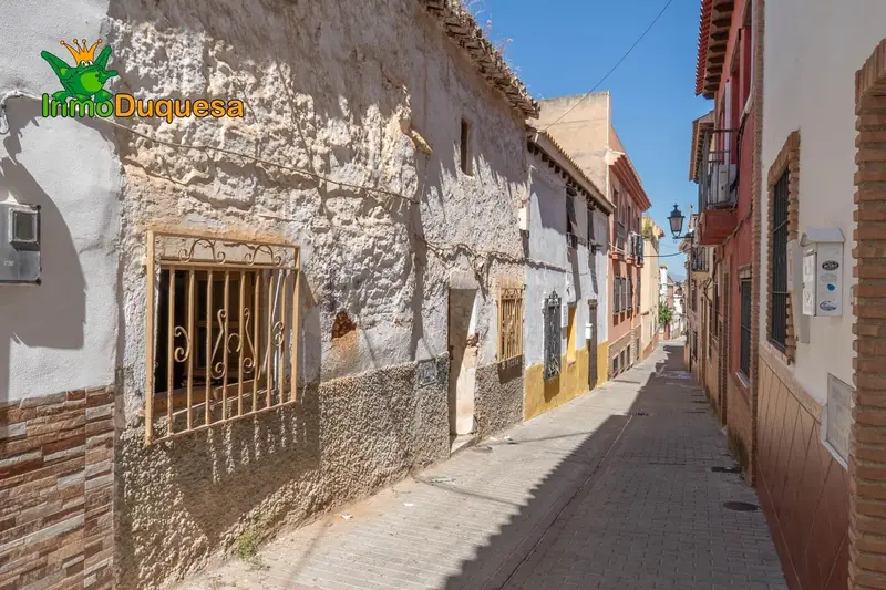 Casa en Venta en La Zubia Centro a Reformar