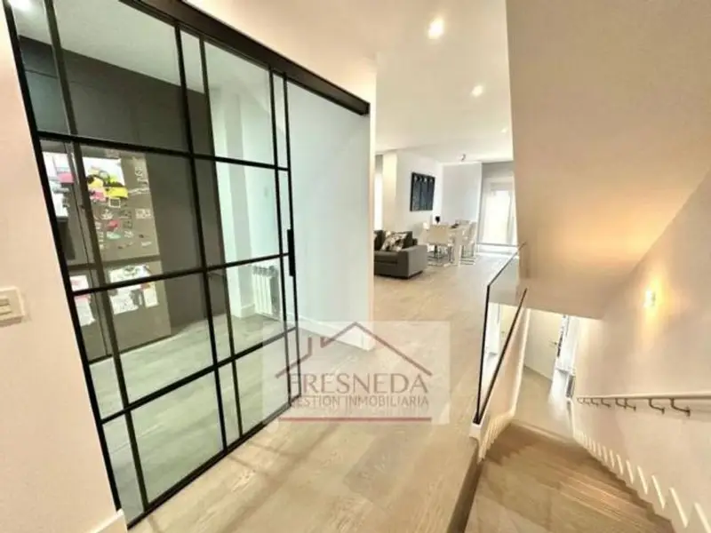 Chalet Adosado La Fresneda 250m2 3 Dormitorios Apartamento