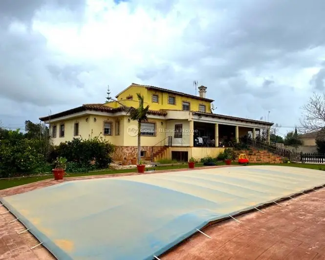 Villa de Lujo en Venta 6 Dormitorios Callosa Segura