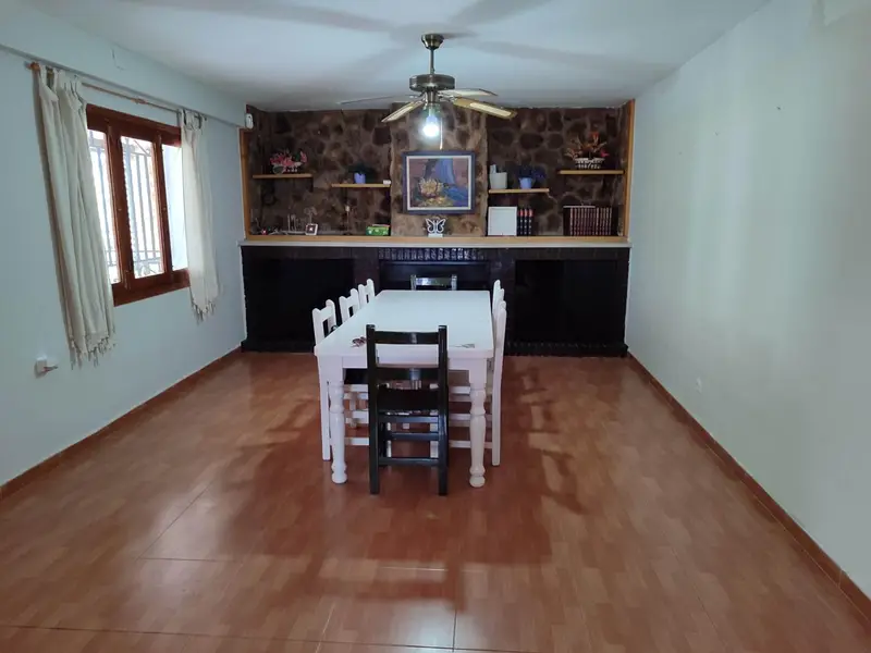 Chalet en venta en San Anton Almansa con piscina y gran parcela