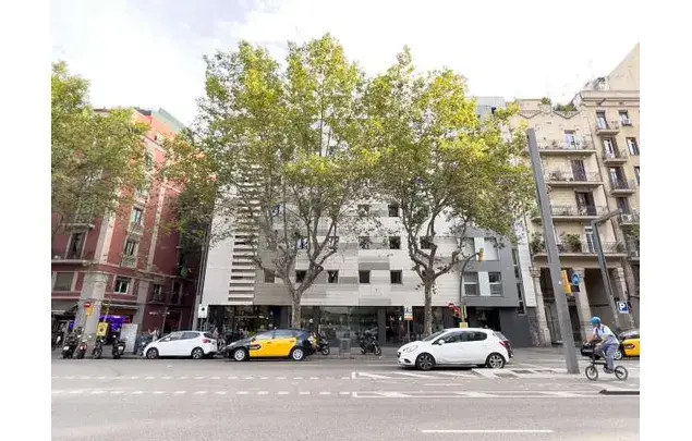 Recamara Amoblada 12m2 Barcelona Jardin Aire Acondicionado
