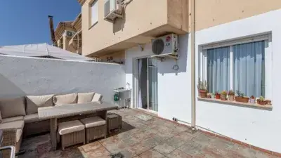 Casa adosada en Los Ogíjares con 3 dormitorios y garaje para 3 coches